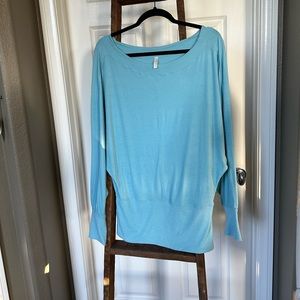 Women's Light Blue Top